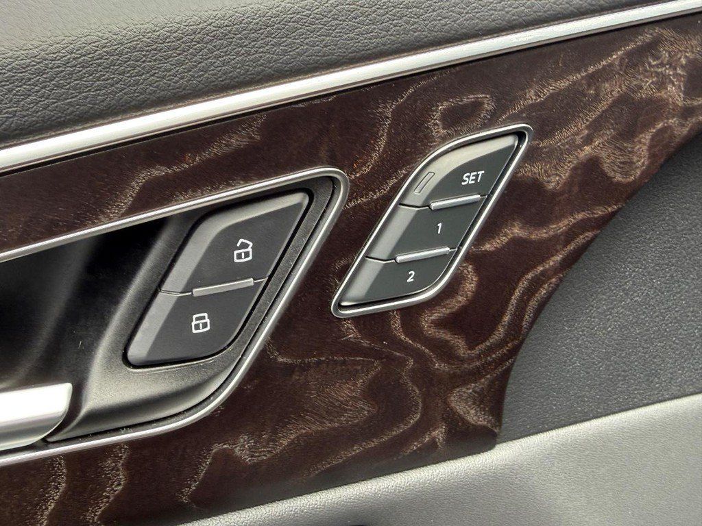 Used 2023 Audi Q8 Premium Plus w/ Premium Plus Package AWD/4WD image 16