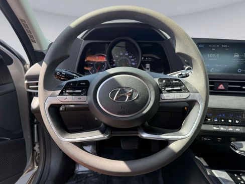 Used 2021 Hyundai Elantra SEL FWD image 25