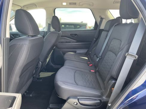 Used 2025 Nissan Pathfinder SV image 28