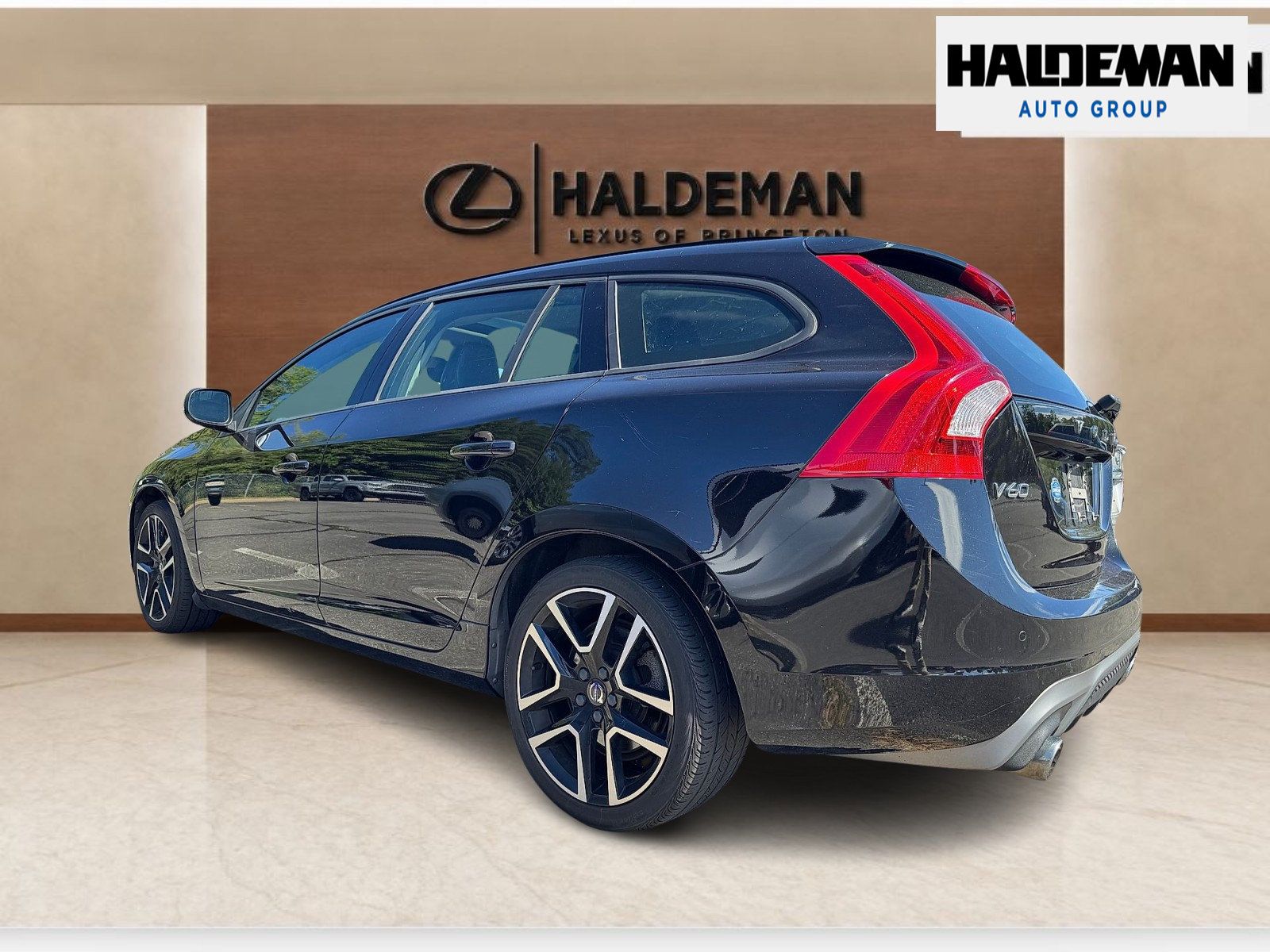 Used 2018 Volvo V60 T5 Dynamic AWD/4WD image 3