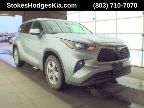 Used 2024 Toyota Highlander LE image 1