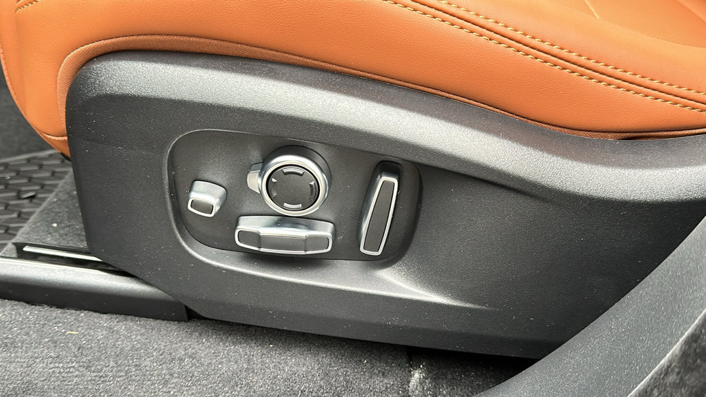 Used 2026 Jaguar F-PACE R-Dynamic S AWD/4WD image 12
