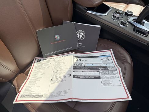 Used 2022 Alfa Romeo Stelvio Ti AWD/4WD image 27