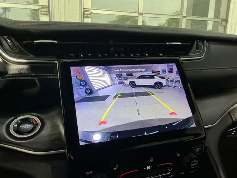 Used 2021 Jeep Grand Cherokee L Limited AWD/4WD image 20