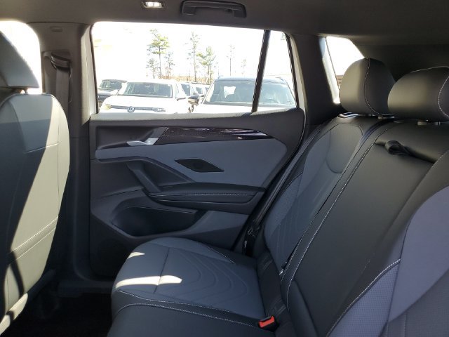 New 2026 Volkswagen Tiguan SE R-Line FWD image 10