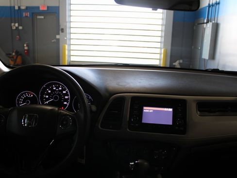 Used 2022 Honda HR-V LX image 22