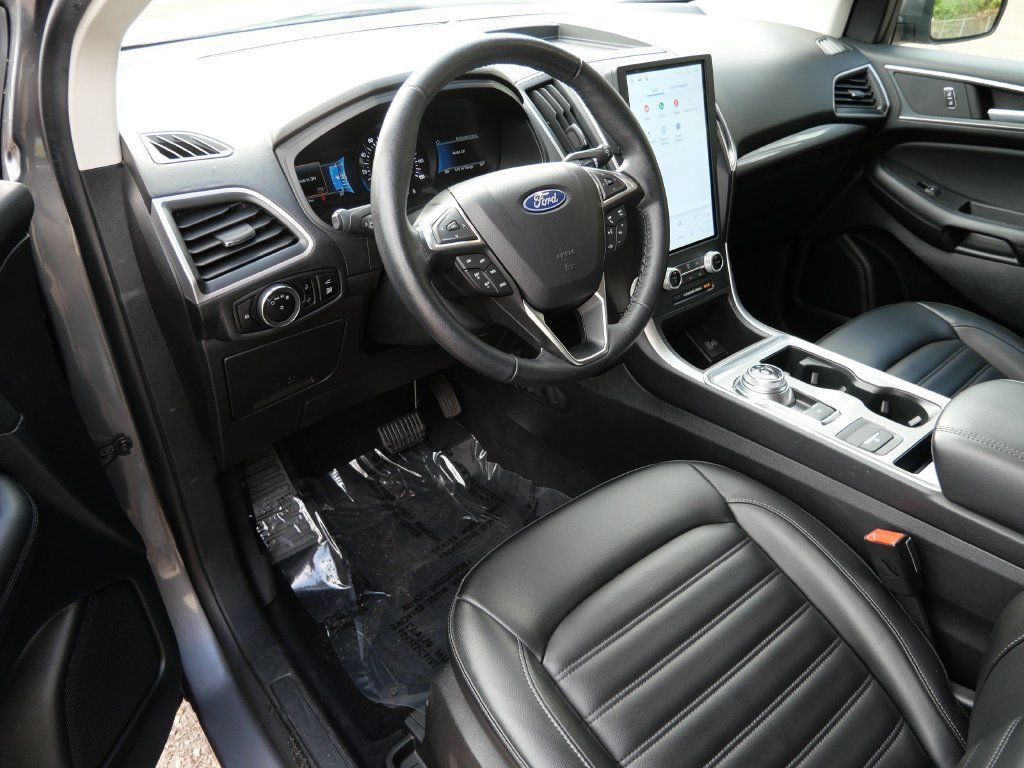 Certified 2024 Ford Edge SEL w/ Convenience Package AWD/4WD image 3
