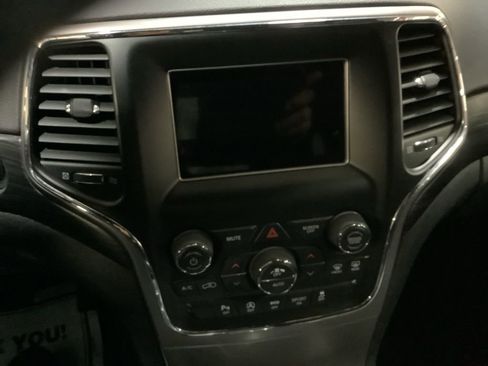 Used 2021 Jeep Grand Cherokee Laredo image 29