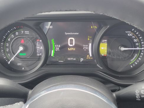 Used 2025 Jeep Wrangler Unlimited Sahara AWD/4WD image 9