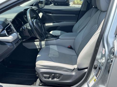 Used 2023 Toyota Camry SE FWD image 4