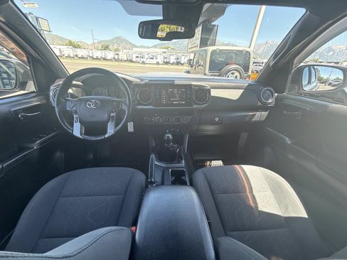 Used 2019 Toyota Tacoma TRD Sport AWD/4WD image 5