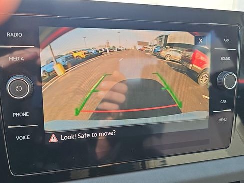 Used 2025 Volkswagen Jetta SE image 17