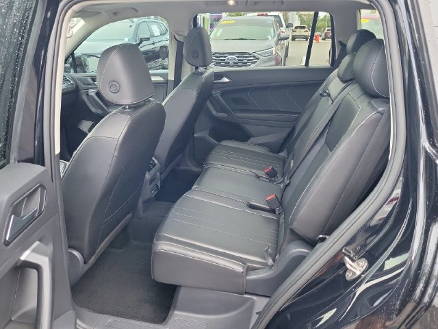 Used 2024 Volkswagen Tiguan SE w/ Panoramic Sunroof Package FWD image 11