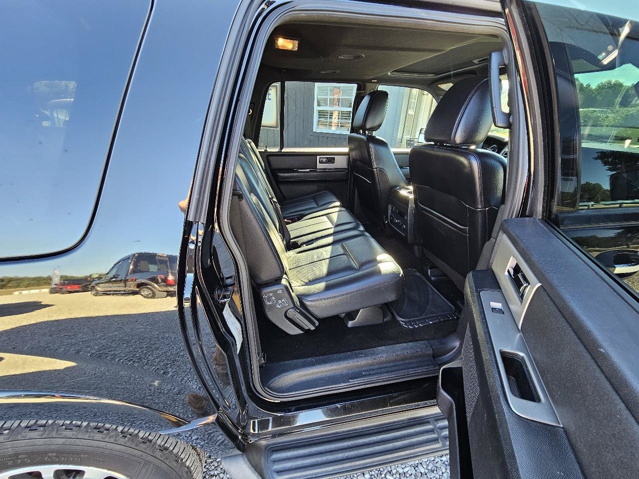 Used 2017 Ford Expedition EL XLT w/ Equipment Group 202A AWD/4WD image 33