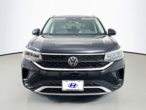 Used 2023 Volkswagen Taos SE image 2