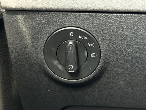 Used 2024 Volkswagen Taos SE image 23