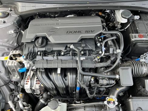 Used 2025 Hyundai Elantra SEL image 32