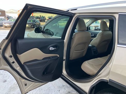 Used 2015 Jeep Cherokee Limited w/ Luxury Group image 10