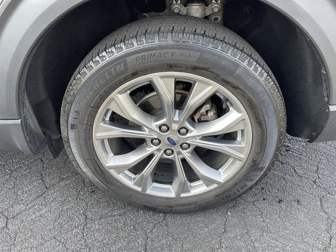 Used 2022 Ford Explorer XLT w/ Equipment Group 202A image 7