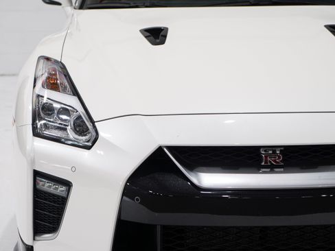 Used 2021 Nissan GT-R Premium AWD/4WD image 28