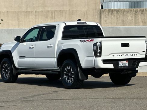 Used 2022 Toyota Tacoma TRD Off-Road w/ Technology Package image 7