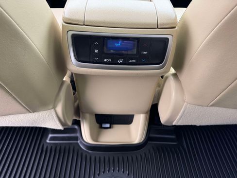 Used 2019 Toyota Highlander Limited w/ Protection Package #3 image 39