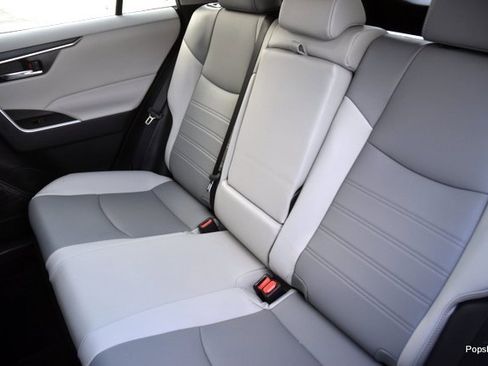 Used 2024 Toyota RAV4 XLE Premium image 9