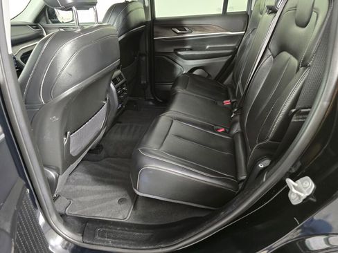 Used 2023 Jeep Grand Cherokee Limited w/ Black Appearance Package image 36