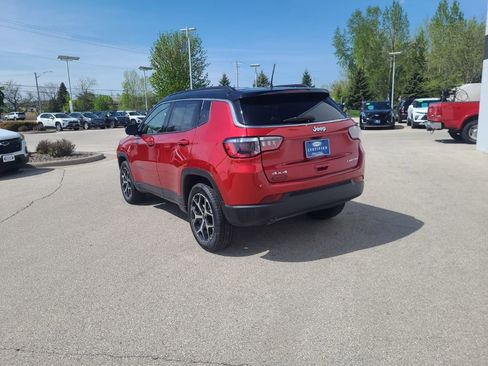 Used 2025 Jeep Compass Limited AWD/4WD image 4