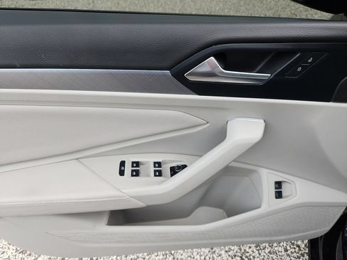Used 2024 Volkswagen Jetta SE FWD image 13