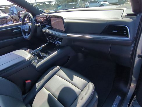 Certified 2025 Chevrolet Suburban Z71 AWD/4WD image 29