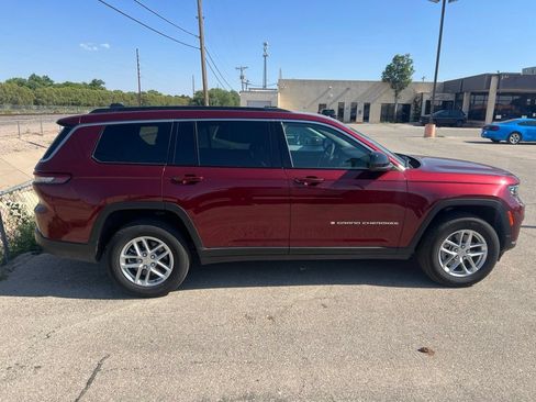 Used 2025 Jeep Grand Cherokee L Laredo AWD/4WD image 4