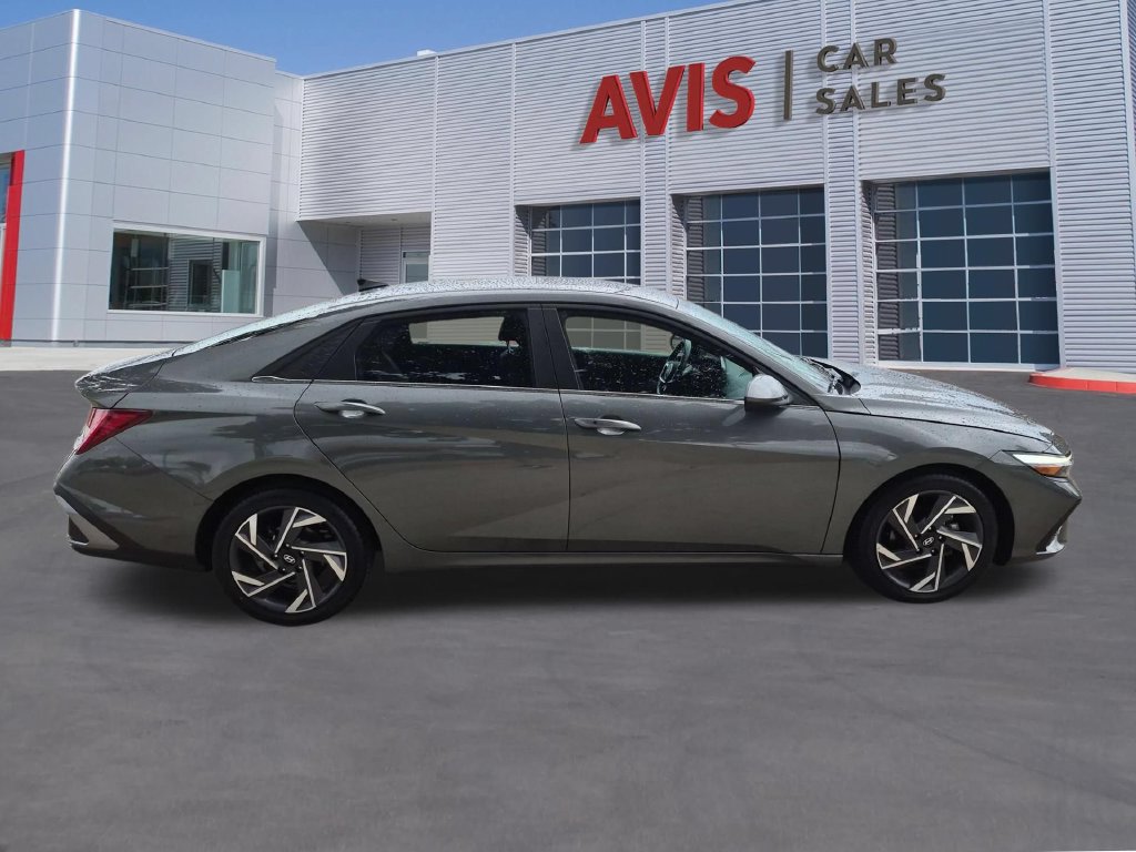 Used 2025 Hyundai Elantra SEL FWD image 5