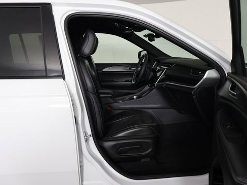 Used 2024 Jeep Grand Cherokee Altitude image 29