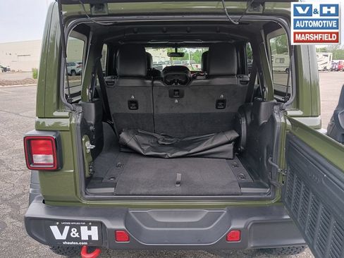 Used 2022 Jeep Wrangler Unlimited Rubicon w/ Cold Weather Group AWD/4WD image 28
