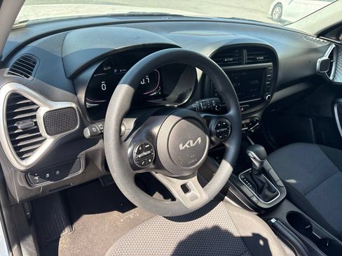 Used 2024 Kia Soul LX w/ Option Group 015 FWD image 4
