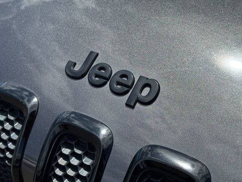 Used 2017 Jeep Cherokee Sport FWD image 11