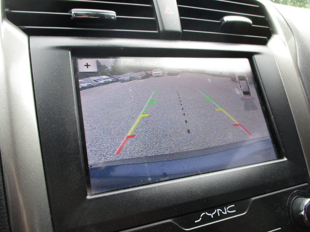 Used 2019 Ford Fusion SE FWD image 20