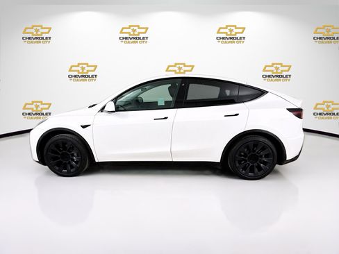 Used 2021 Tesla Model Y 2WD image 4