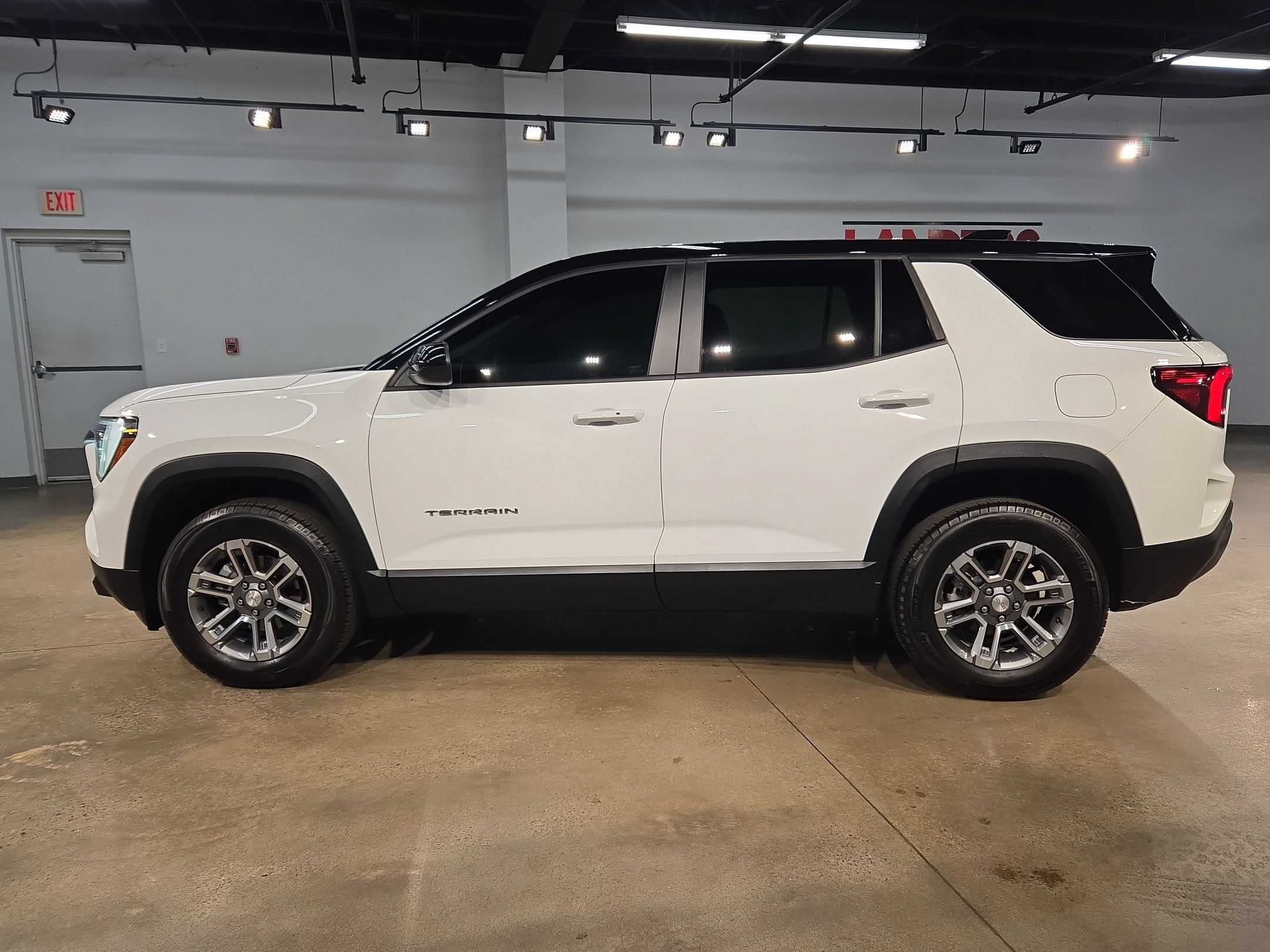 Used 2025 GMC Terrain Elevation AWD/4WD image 4