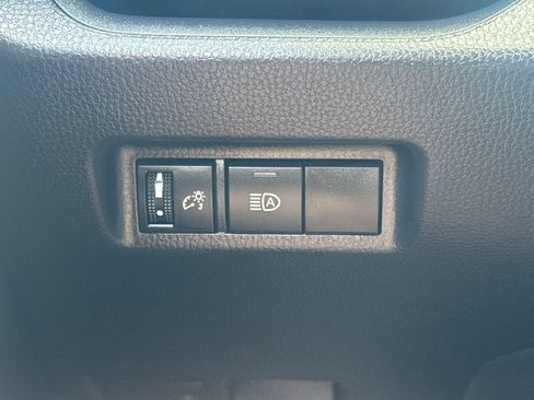Used 2025 Toyota RAV4 XLE AWD/4WD image 33
