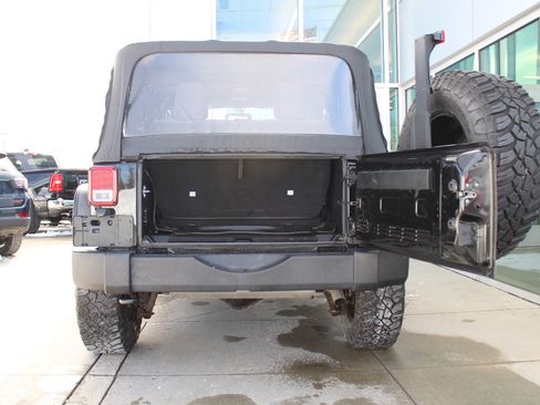 Used 2018 Jeep Wrangler Sport image 32