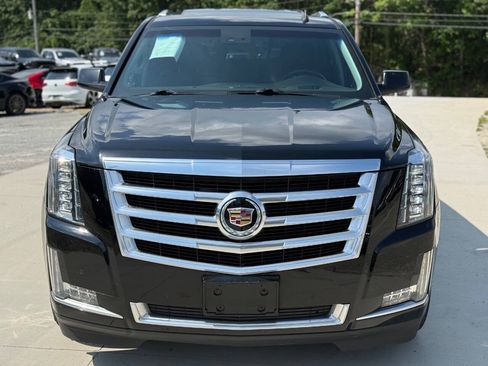 Used 2015 Cadillac Escalade Luxury AWD/4WD image 2