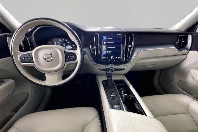 Used 2018 Volvo XC60 T5 Momentum AWD/4WD image 2