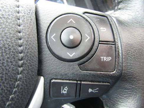 Used 2019 Toyota Corolla XLE image 33