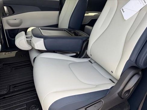 New 2026 Kia Carnival EX FWD image 12
