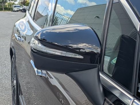 Used 2024 Mercedes-Benz Maybach EQS 680 4MATIC image 12