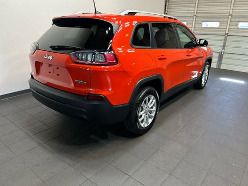 Used 2021 Jeep Cherokee Latitude FWD image 3