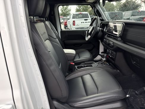 Used 2024 Jeep Wrangler Unlimited Sahara AWD/4WD image 31
