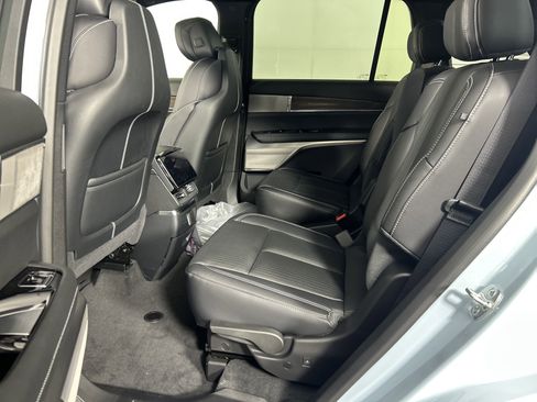 New 2026 Cadillac Vistiq Sport image 13